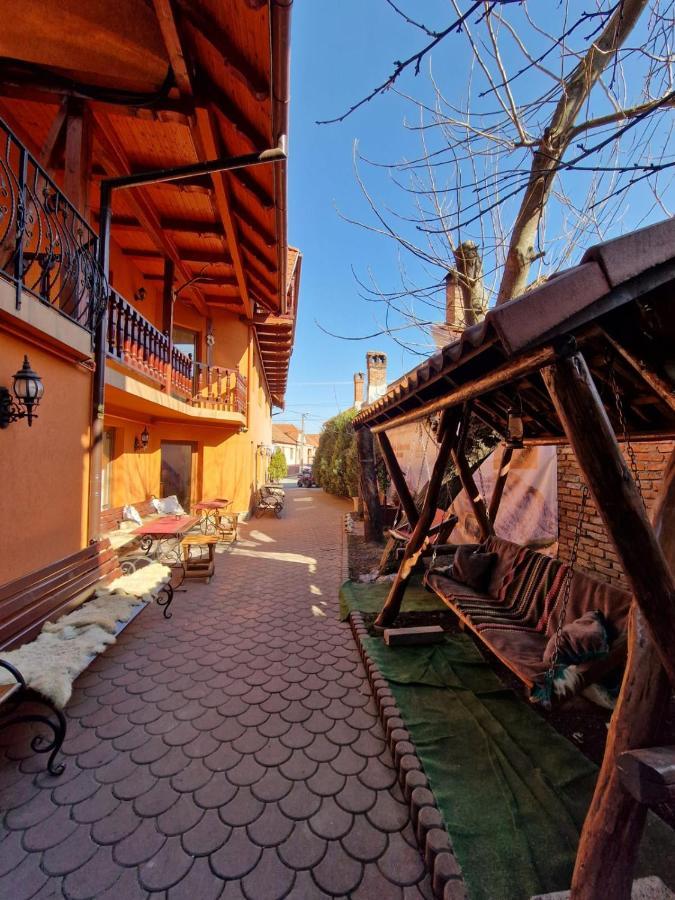 Guest house Pensiunea Casa Zarnesteana 3*
