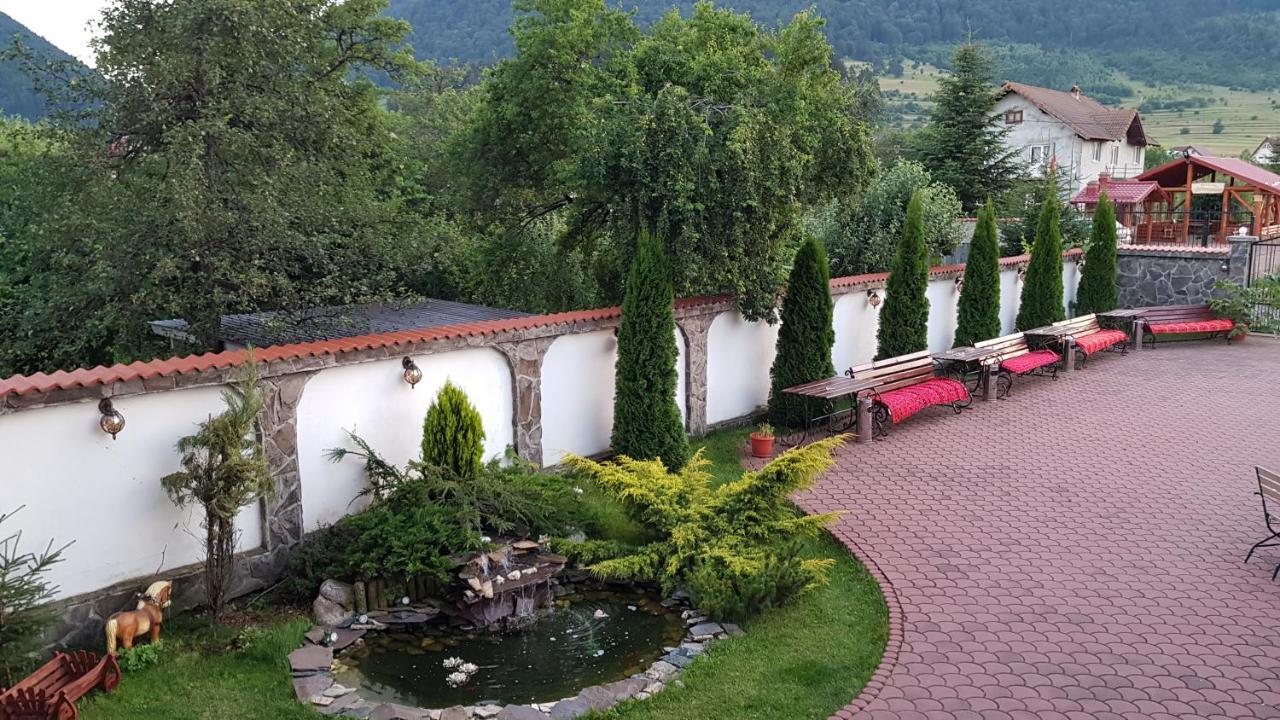 Pensiunea Casa Zarnesteana 3*