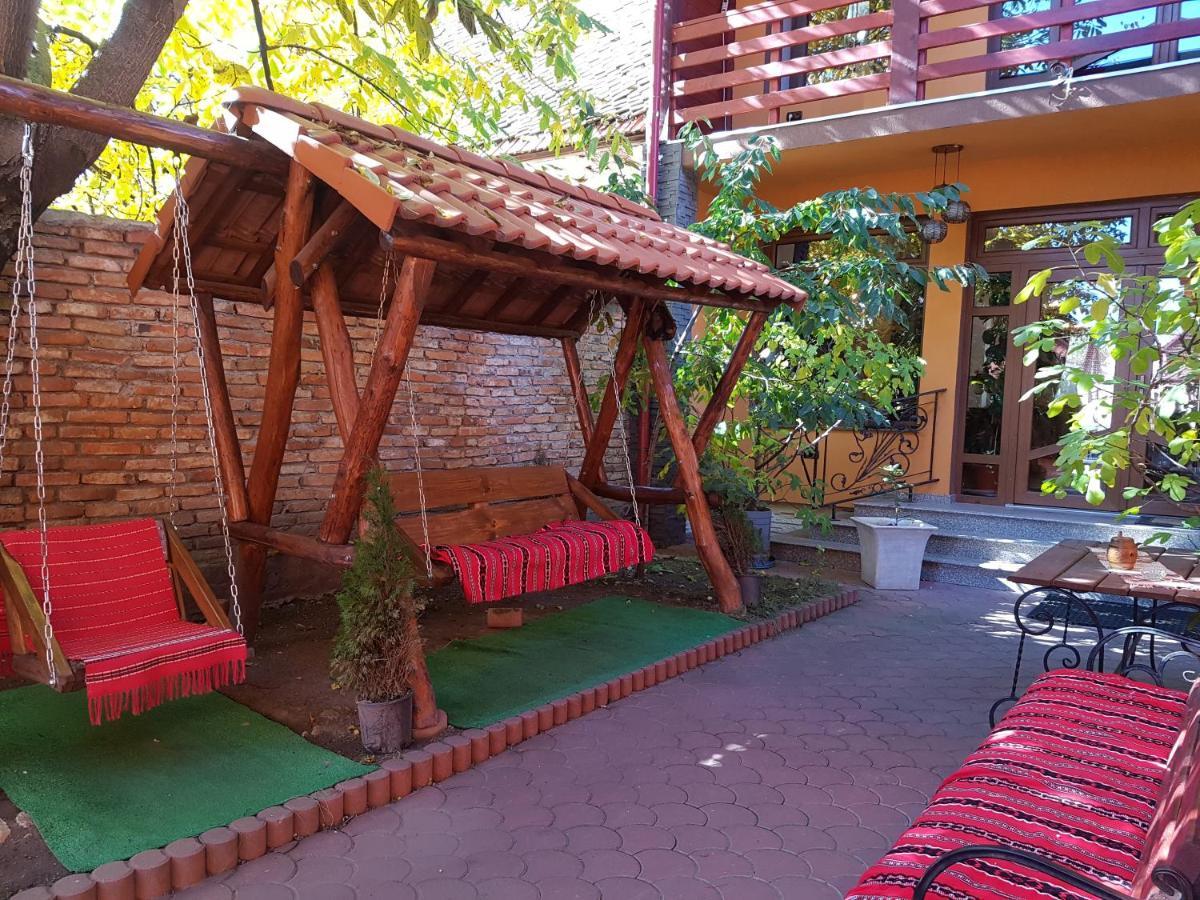 Pensiunea Casa Zarnesteana 3*