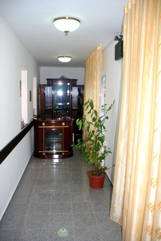 Pensiunea Casa Zarnesteana Guest house 3*