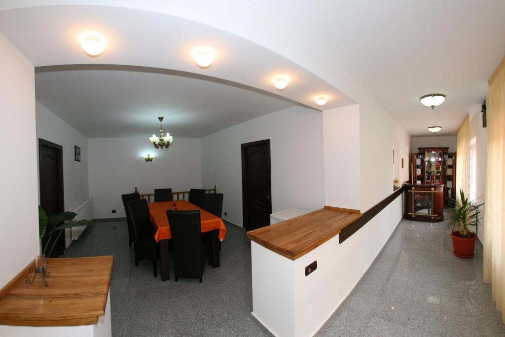 Pensiunea Casa Zarnesteana 3*